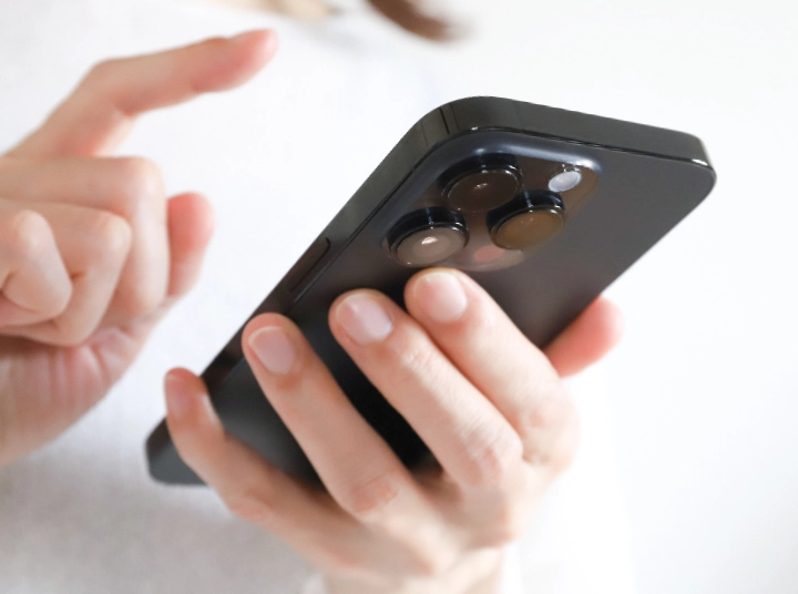 広告を見ているユーザー